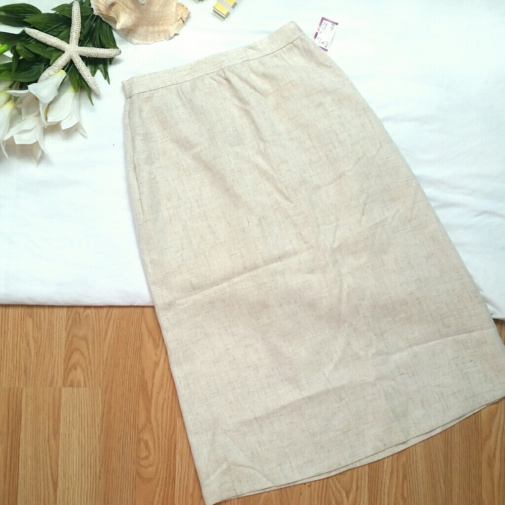 LAST DAY!
NWT Vintage Cream Pencil Skirt* - Picture 6 of 9